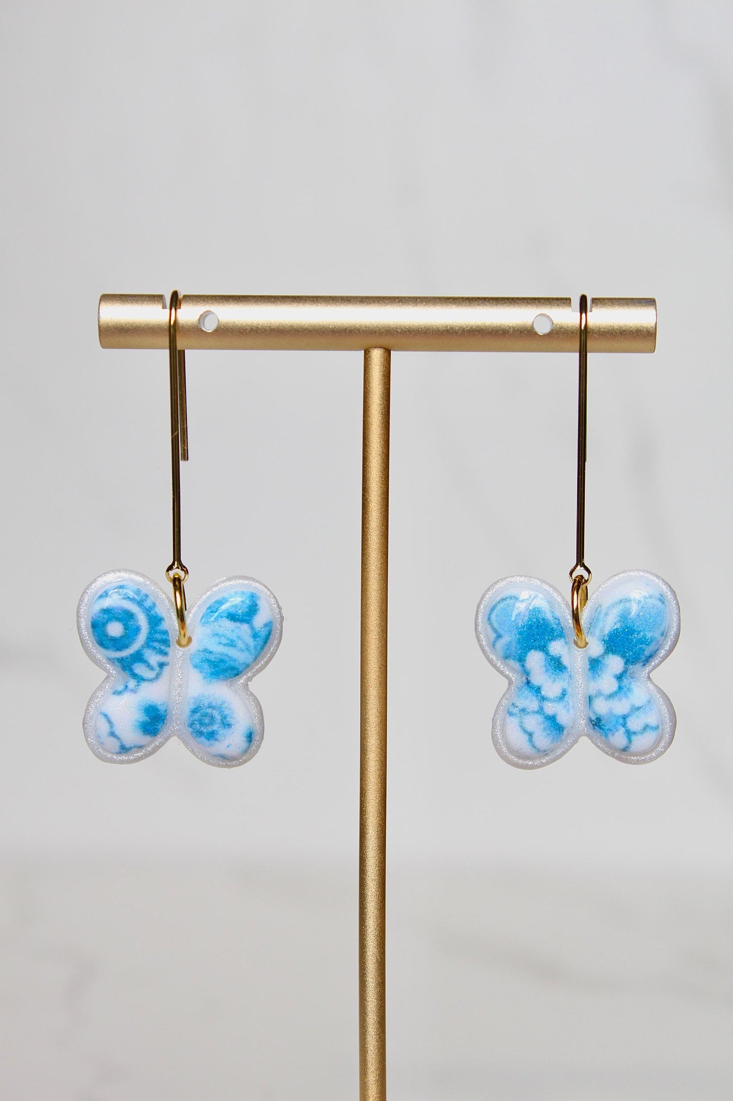 Blue and White Floral Earrings – Handmade Polymer Clay Earrings, Chinoiserie Inspired, Cottagecore Jewelry Gift for Her