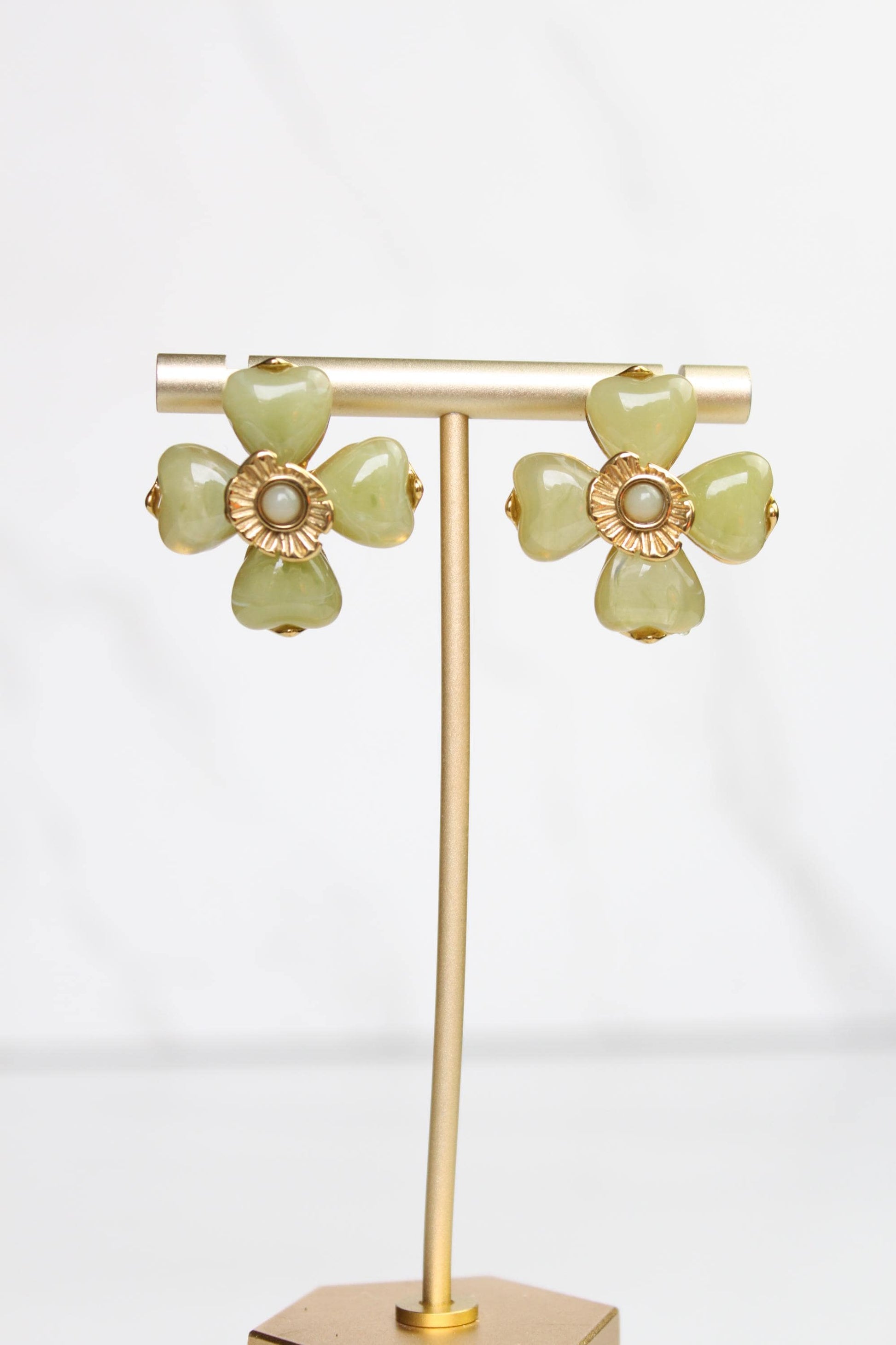 Acrylic Flower Stainless Steel Stud Earrings – Lightweight Floral Earrings, Hypoallergenic, Everyday Jewelry Gift